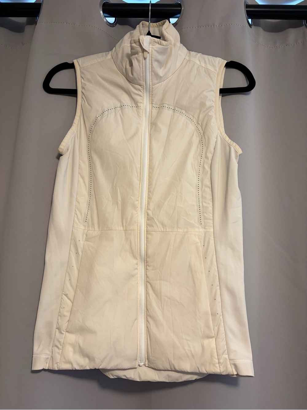 lululemon athletica Sleeveless Zip Vest in Cream